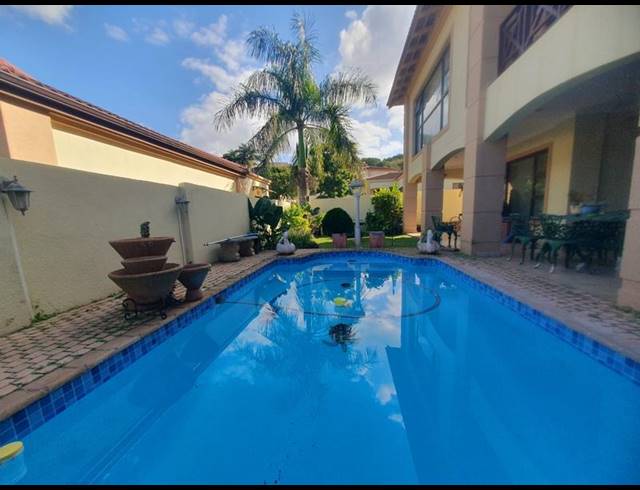 4 BEDROOM TOWNHOUSE FOR SALE IN MANABA BEACH